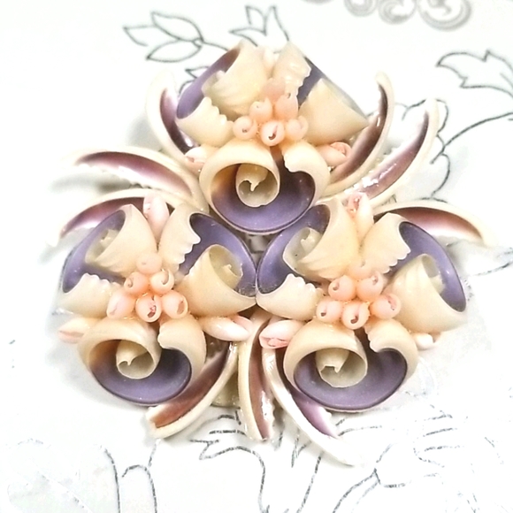 Vintage Mid Century Silvertone Shell Brooch Pin - Picture 4 of 11